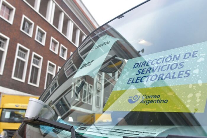 Comenzó el operativo para repartir más de 100.000 urnas en todo el país