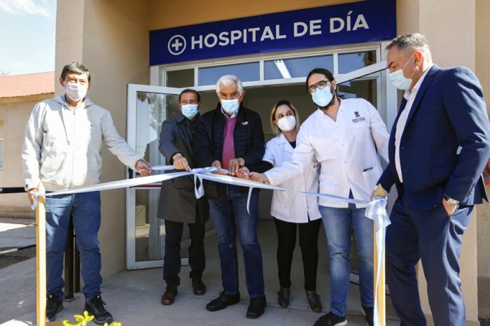 Gutiérrez y Pereyra inauguraron servicios sanitarios en Plaza Huincul