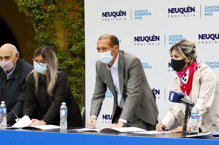 Firman acuerdo para desarrollar parque industrial y aeropuerto en Rincón de los Sauces