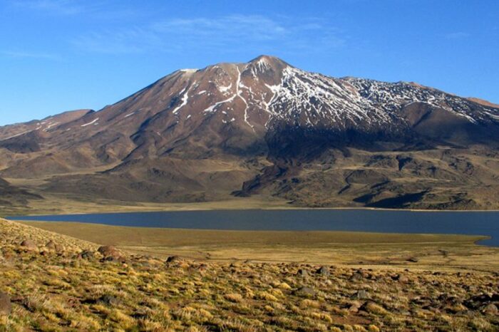 Travesía de Senderismo a la laguna grande Yesera del Tromen