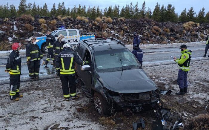 Neuquinos destruyeron su 4x4 cuando volvían de San Martín