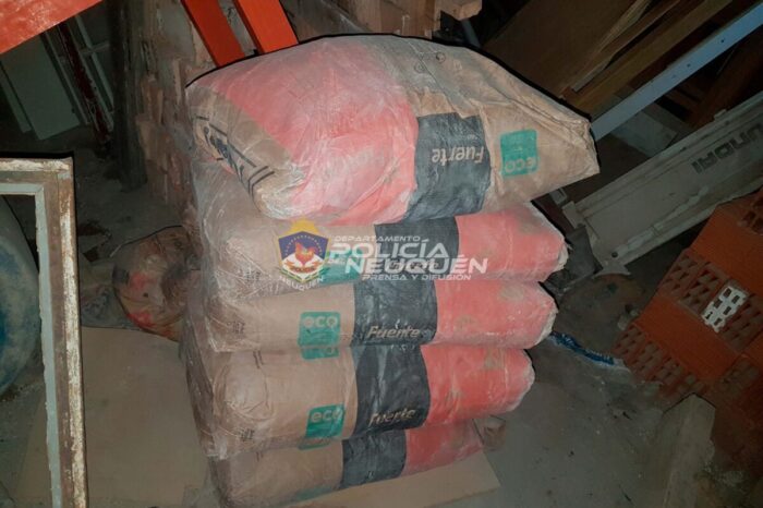 Tres demorados por el hurto de materiales para la construcción