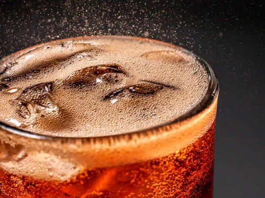 Se tomó una botella de gaseosa entera en 10 minutos y murió