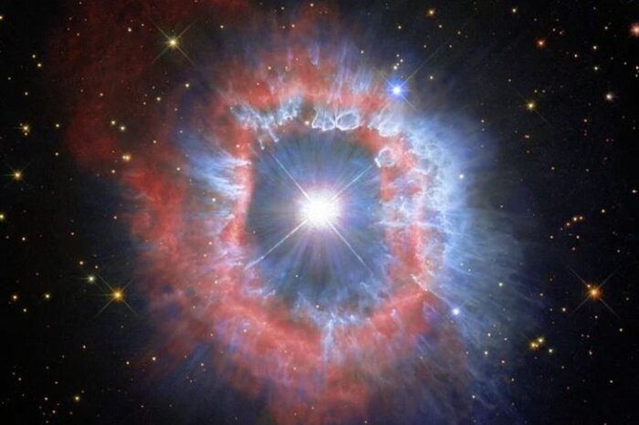 El telescopio espacial Hubble capturó el momento en que murió una estrella monstruo