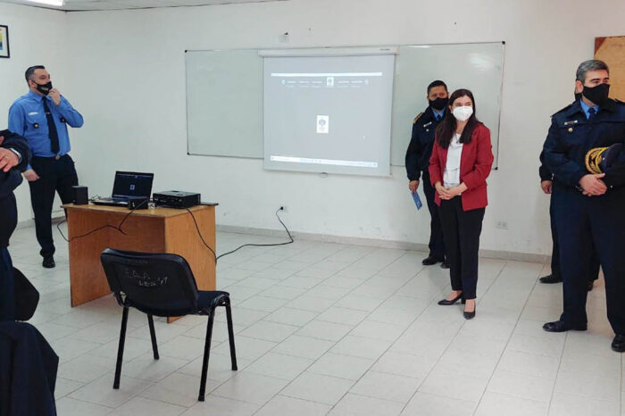 La ministra de Gobierno y Seguridad visitó curso de 31 comisarios que se preparan para ascensos