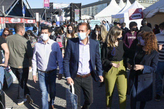 El gobernador visitó la Expo Vocacional que se desarrolla en la Legislatura