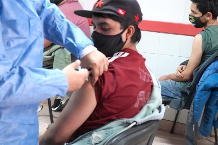 Comienza la vacunación a adolescentes sin factores de riesgo