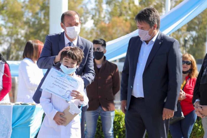Emociones y anuncios en la promesa de lealtad a la Bandera
