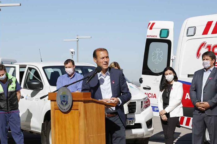 Gutiérrez entregó ambulancias de alta complejidad y de traslado