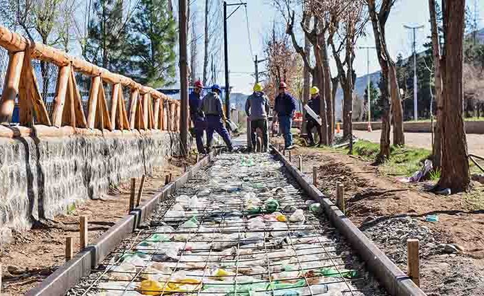 En Varvarco el plástico se recicla y se utiliza como aislante en obra pública