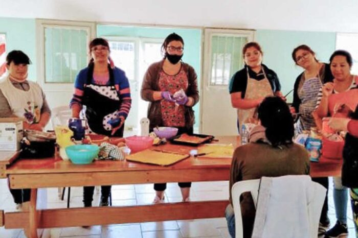Turismo dictó taller de panificación y pastelería en Santo Tomás