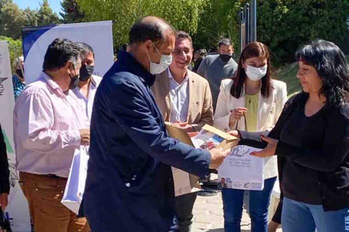Gutiérrez celebró el nuevo disco junto a las cantoras del norte neuquino