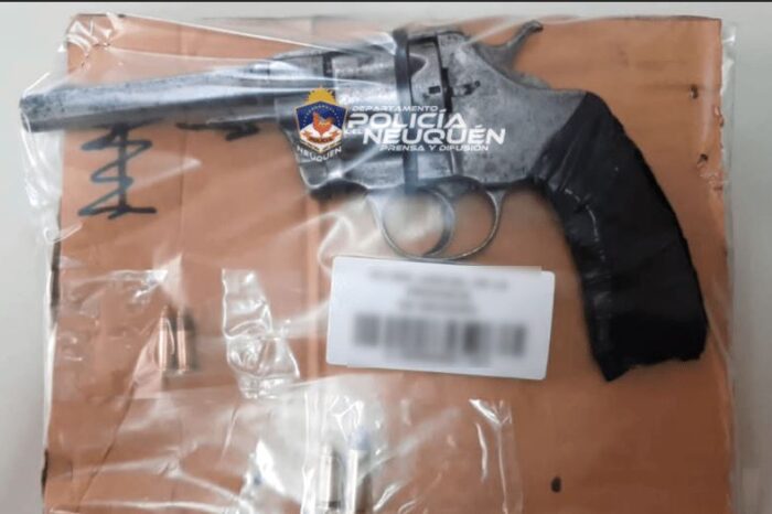 Cuatro demorados por tenencia ilegal de un arma de fuego