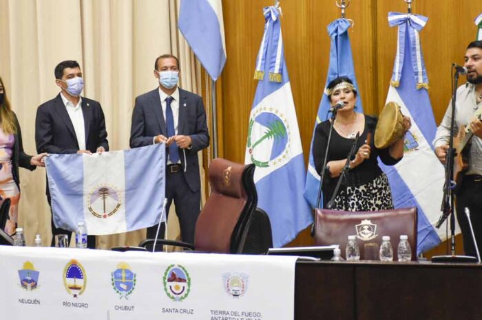 Gutiérrez participó de la apertura de la sesión del Parlamento Patagónico en Neuquén