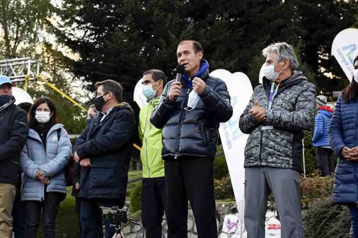 K42: el gobernador participó del desfile de la Amistad