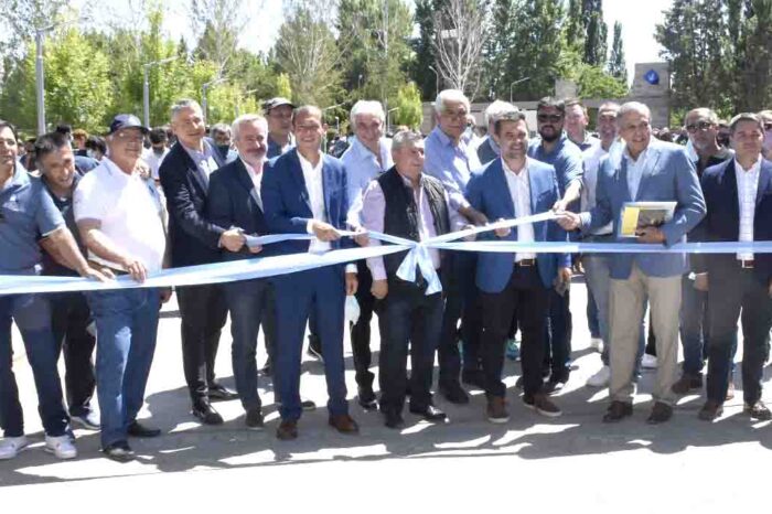 Gutiérrez participó de la inauguración de un centro recreativo de Petroleros Jerárquicos