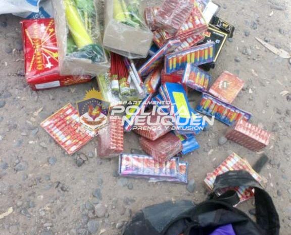 Centenario: Demorado con droga, municiones y pirotecnia
