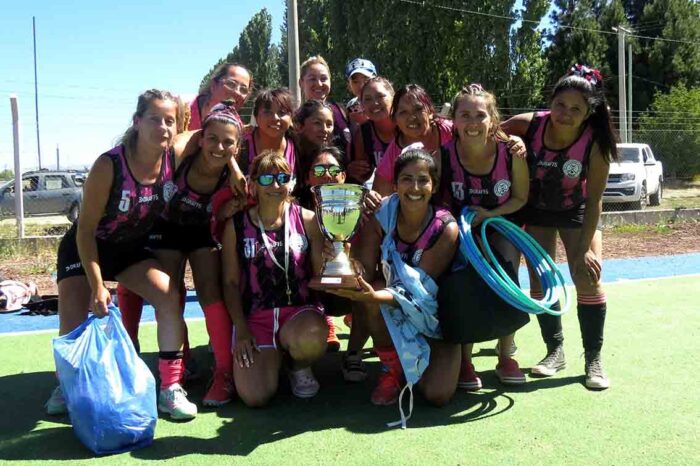 Junín de los Andes: Premiaron a equipos Campeones de Hockey