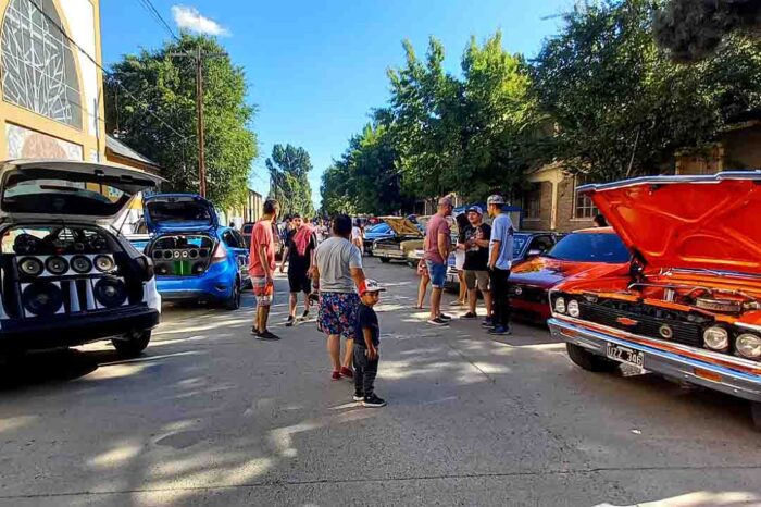 Con total éxito se realizó el encuentro de autos y motocicletas "Junín Show Car"