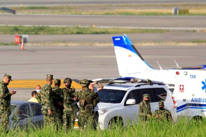 Dos explosiones y tres muertos en un "ataque terrorista" en un aeropuerto