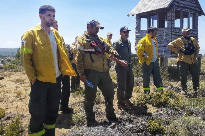 Suman aeronaves para combatir el incendio en la zona de Quillén