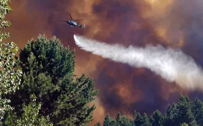 Cayó un helicóptero que combatía los incendios en Aluminé y murieron los dos tripulantes