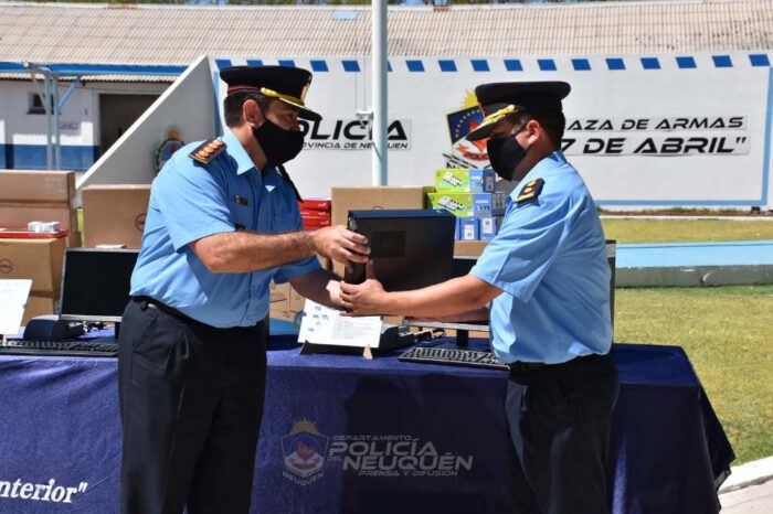 Entrega de equipamiento informático para las direcciones de seguridad interior