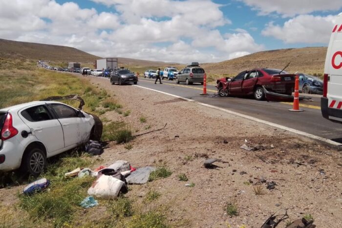 Cuatro muertos dejó un violento incidente vial en cercanías de Piedra del Águila