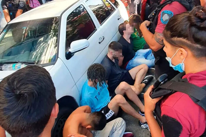 Seis detenidos acusados violar en manada a una joven dentro de un auto en Palermo