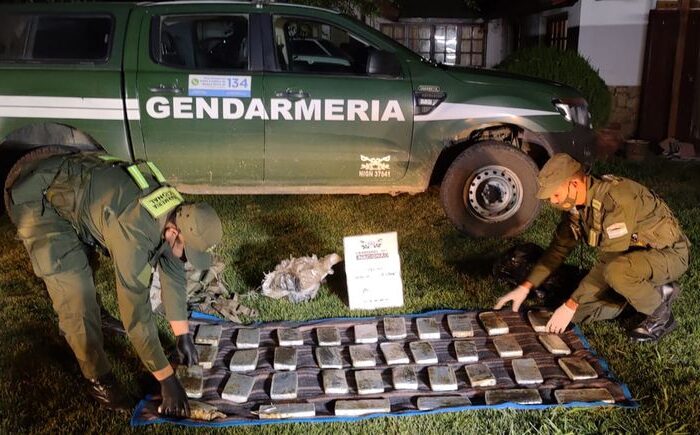 Gendarmería encontró 28 kilos de marihuana en una mochila abandonada en la frontera