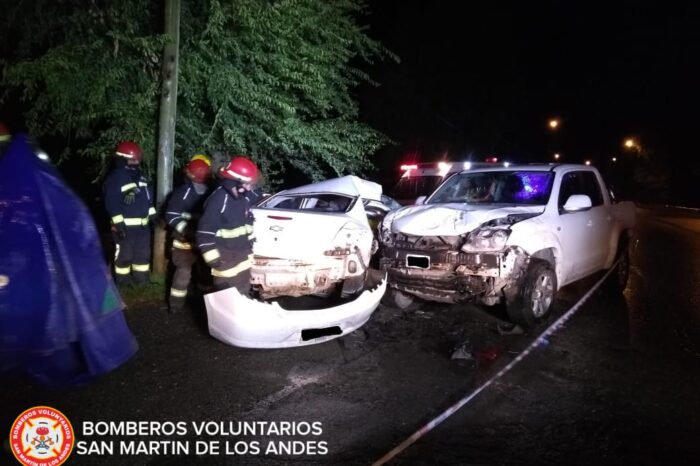 Fallece taxista en un incidente vial y derivan a cuatro personas al hospital local