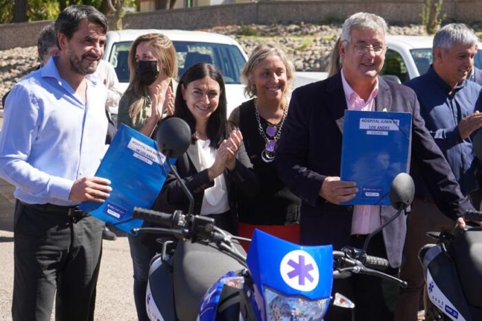 Gutiérrez entregó equipamiento por la emergencia hídrica