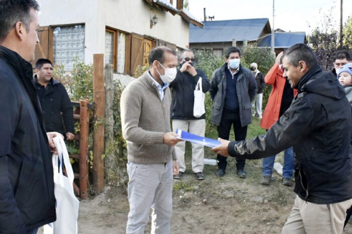 Gutiérrez entregó 12 viviendas en Aluminé