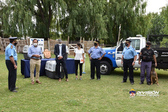 Entrega de equipamiento para la División Montada y Canes