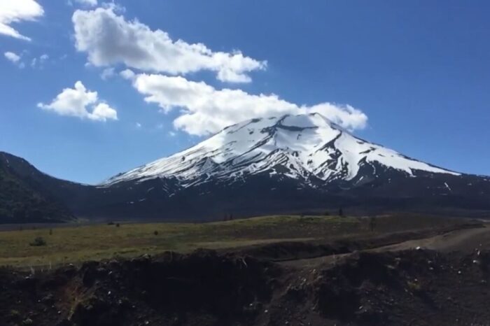Alerta amarilla en un volcán chileno: Hay localidades neuquinas muy cercanas al volcán