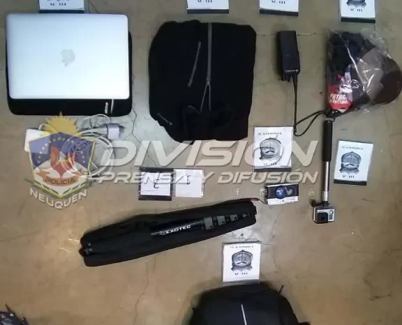 San Martín de los Andes: Secuestran gran cantidad de artefactos electrónicos presuntamente robados y demoran a uno de los presuntos autores