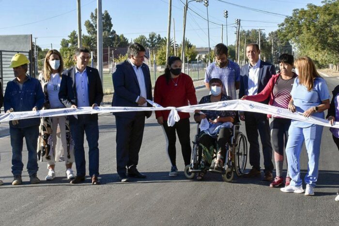 Gutiérrez y Gaido inauguraron asfalto en calle Tronador