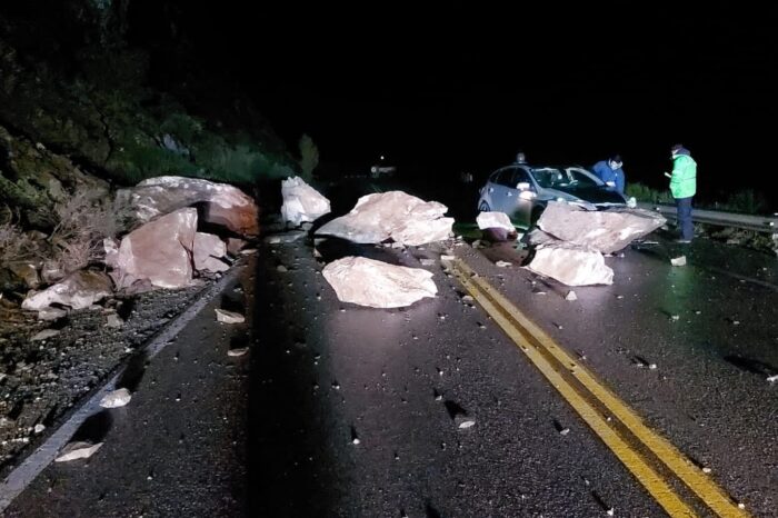 San Martín de los Andes: Anoche se realizó tareas de despeje de piedras sobre ruta Siete Lagos, a metros del casco céntrico