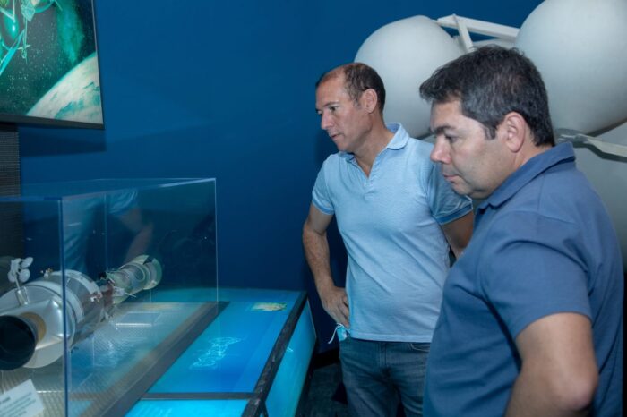 Gutiérrez visitó el Centro Espacial de la NASA en Houston