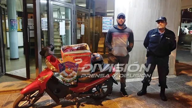 Rápido accionar policial permite recuperar una motocicleta a minutos de ser robada y demoraron a dos sujetos mayores de edad