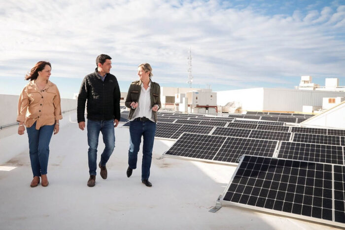 Comenzaron a funcionar los paneles solares de la Legislatura