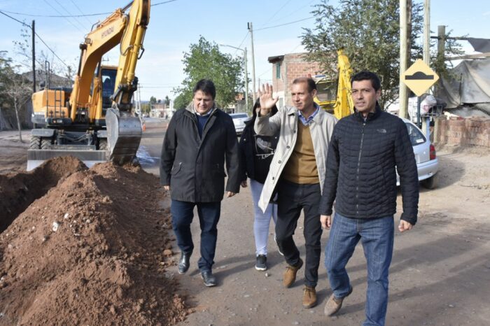 Gutiérrez, Gaido y Koopmann recorrieron la finalización de la obra de gas en el barrio HiBePa