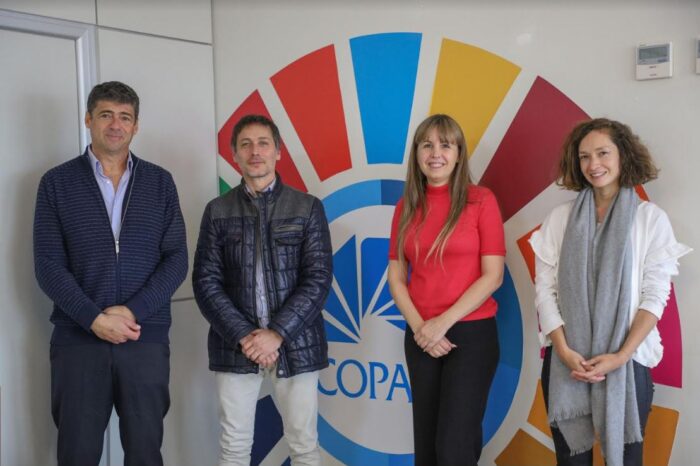 Últimos pasos para concretar la muestra “Conectados”