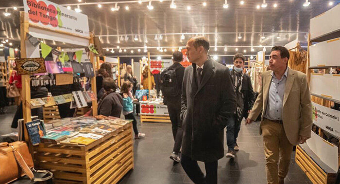 Gutiérrez visitó el Mercado de Industrias Culturales Argentinas
