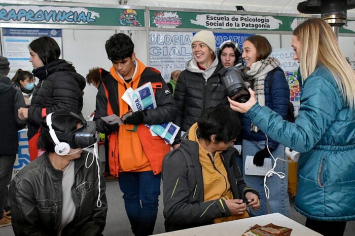 La Expovocacional pasó por San Martín de los Andes y estará en Plaza Huincul