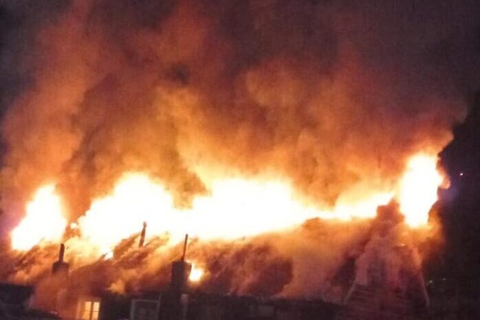 San Martín de los Andes: Un incendio destruyó totalmente un albergue de Parques Nacionales, construido en año 1942