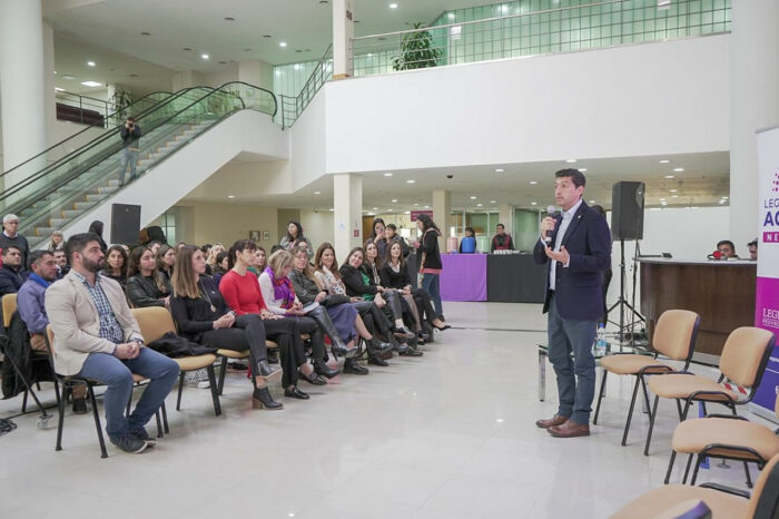 Presentan en la Legislatura la primera encuesta sobre inserción laboral de mujeres en la industria hidrocarburífera