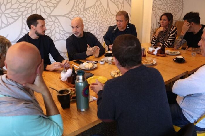 Rodríguez Larreta se reunió con vecinos de Caballito y visitó el programa Soltate en Plaza Irlanda