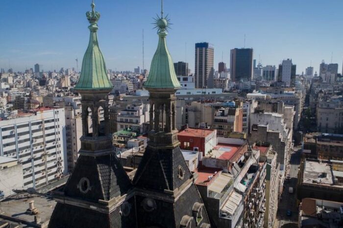 La titánica obra para recuperar la fachada de un edificio emblemático de Buenos Aires