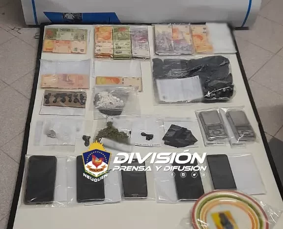 Desbaratan dos bocas de expendio de sustancias estupefacientes en Neuquén y Plottier
